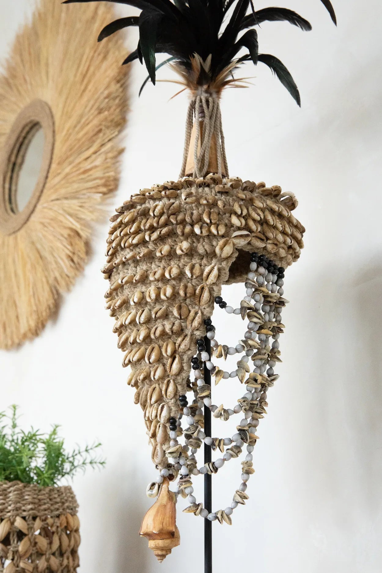 The Shell Hat on Stand - Natural Black