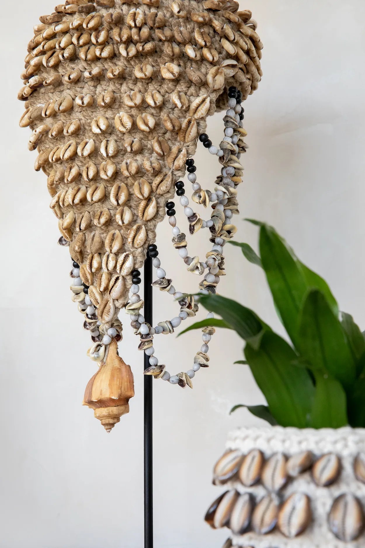 The Shell Hat on Stand - Natural Black