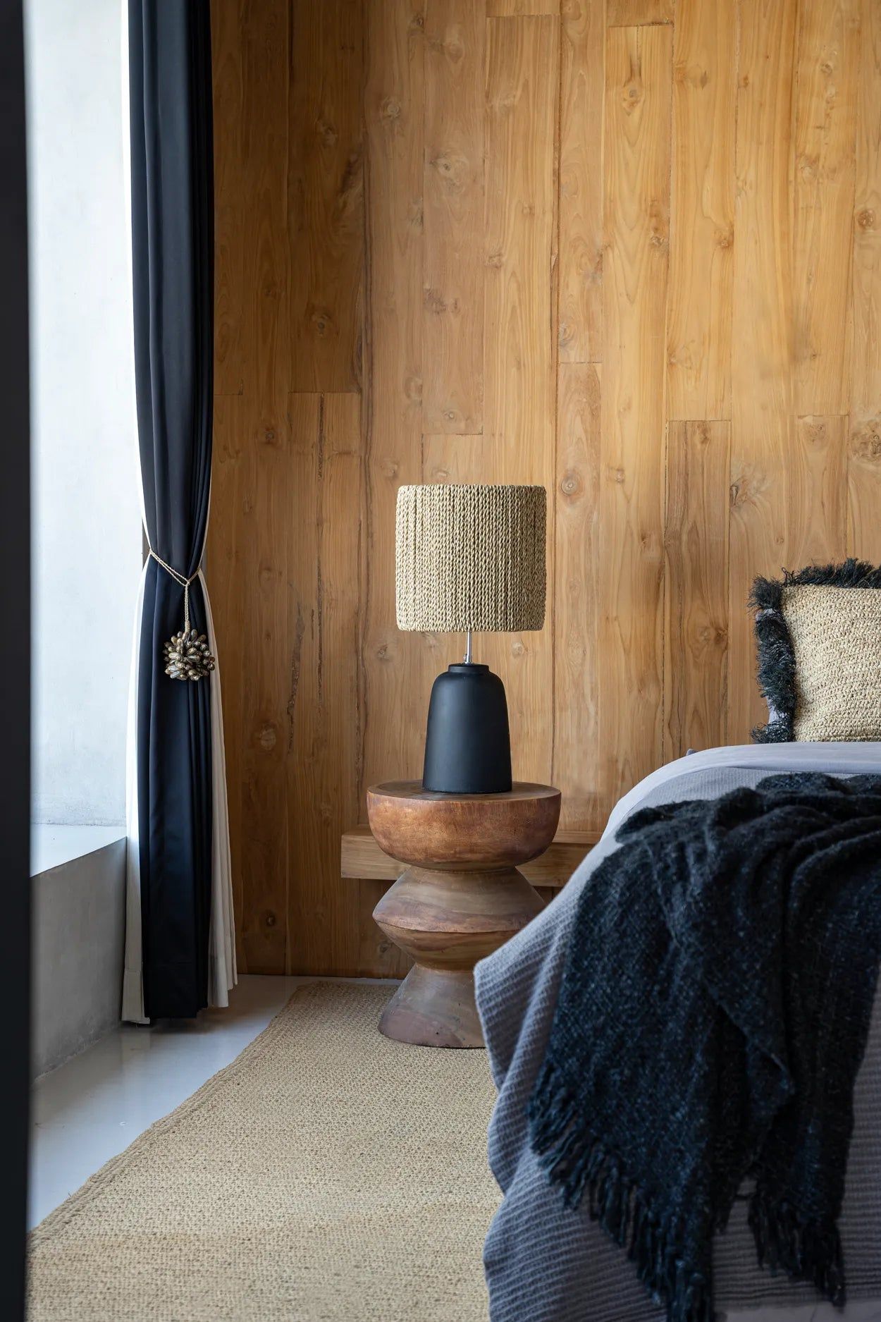 The Chalki Table Lamp - Black Natural