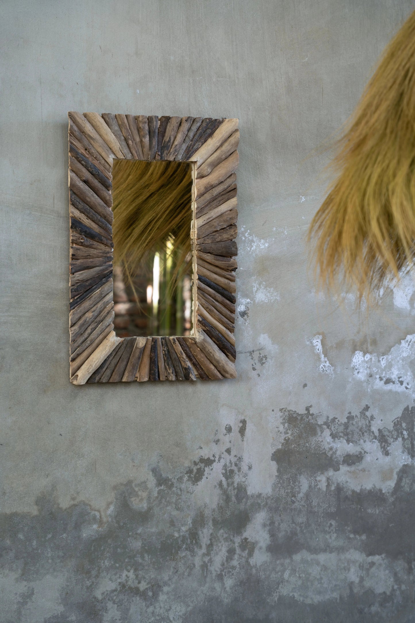 The Driftwood Framed Mirror - Natural - M