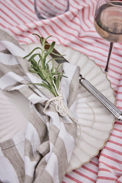 Olivia tablecloth Ø140 cm - red/white striped