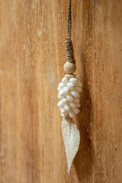 The Leaf & Shell Tassel - White