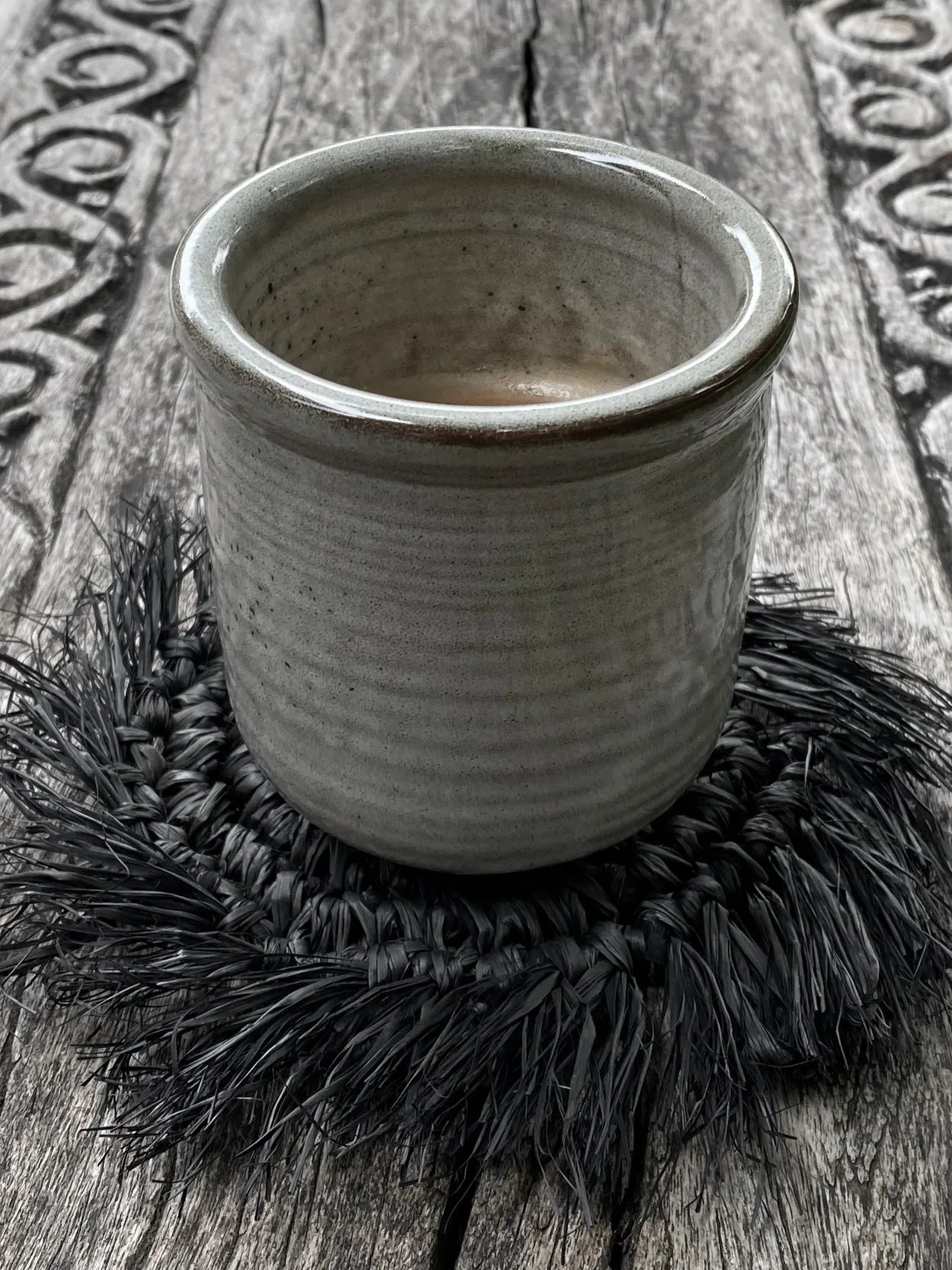 Posavasos de rafia The Fringe - Negro