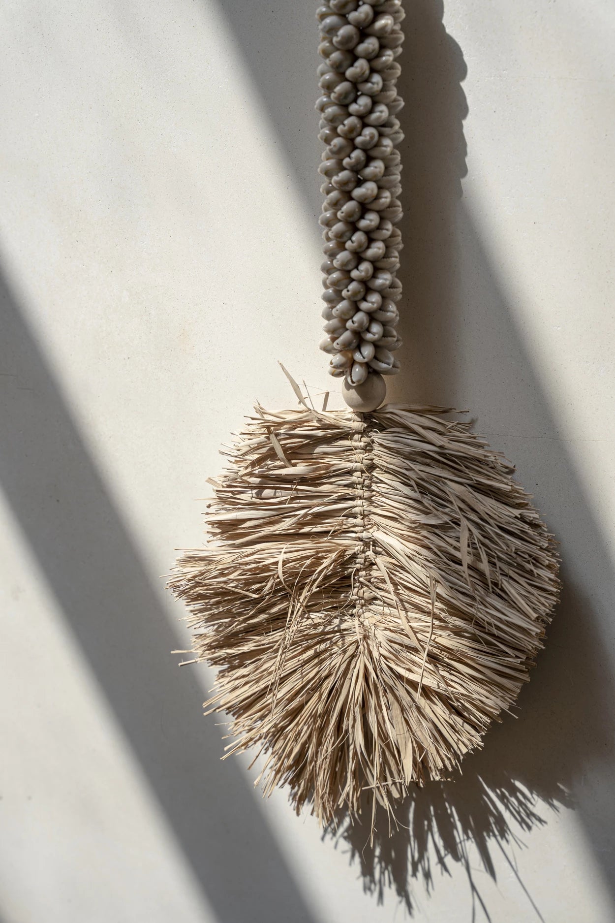 The Raffia Shell Tassel - Cream Natural