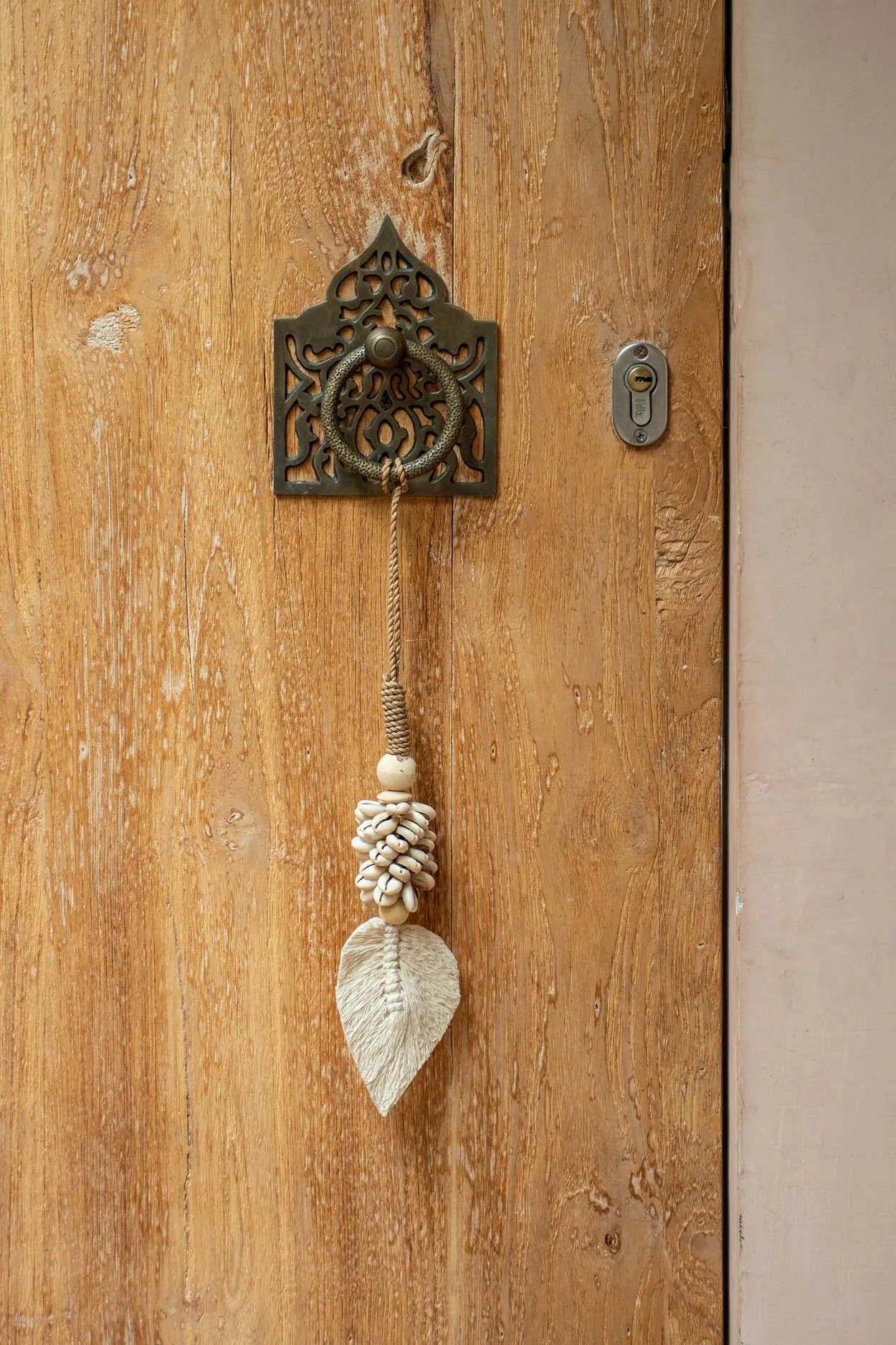 The Leaf & Shell Tassel - Natural