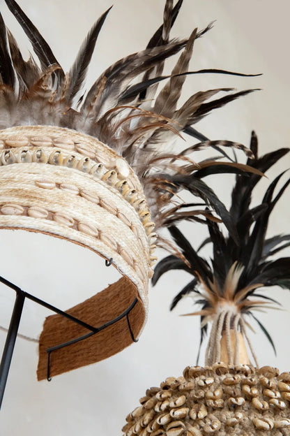 Sombrero de Plumas de Guinea con Soporte - Negro Natural