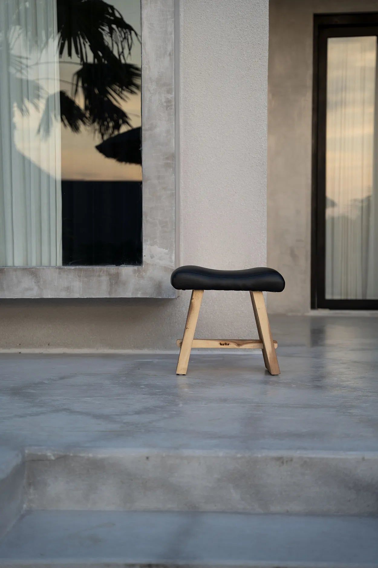 The Suar Stool with Leather - Natural Black