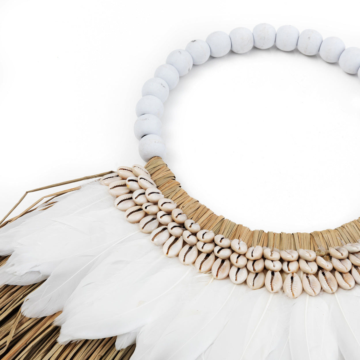 El collar de plumas de Alang - Blanco natural